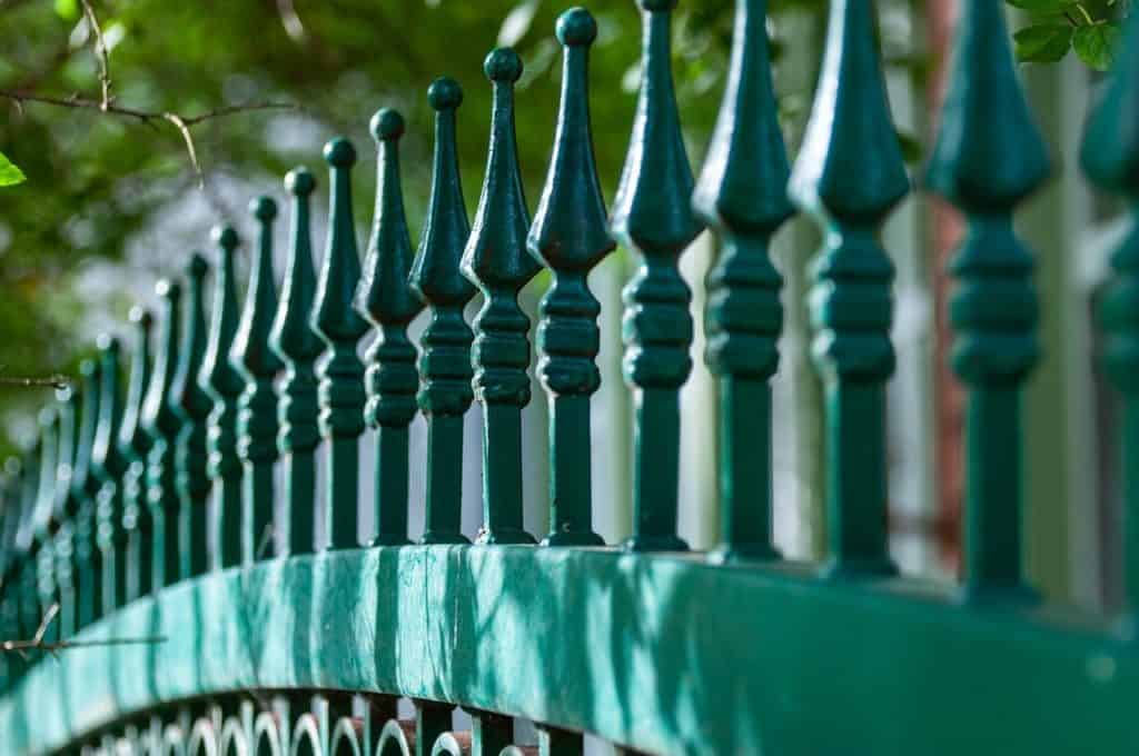 how much does an aluminum fence cost